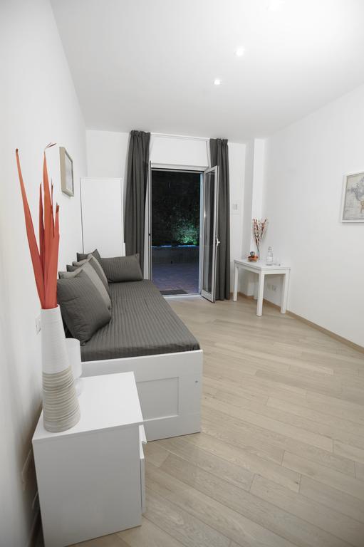 Home Under The Dome Rom Zimmer foto