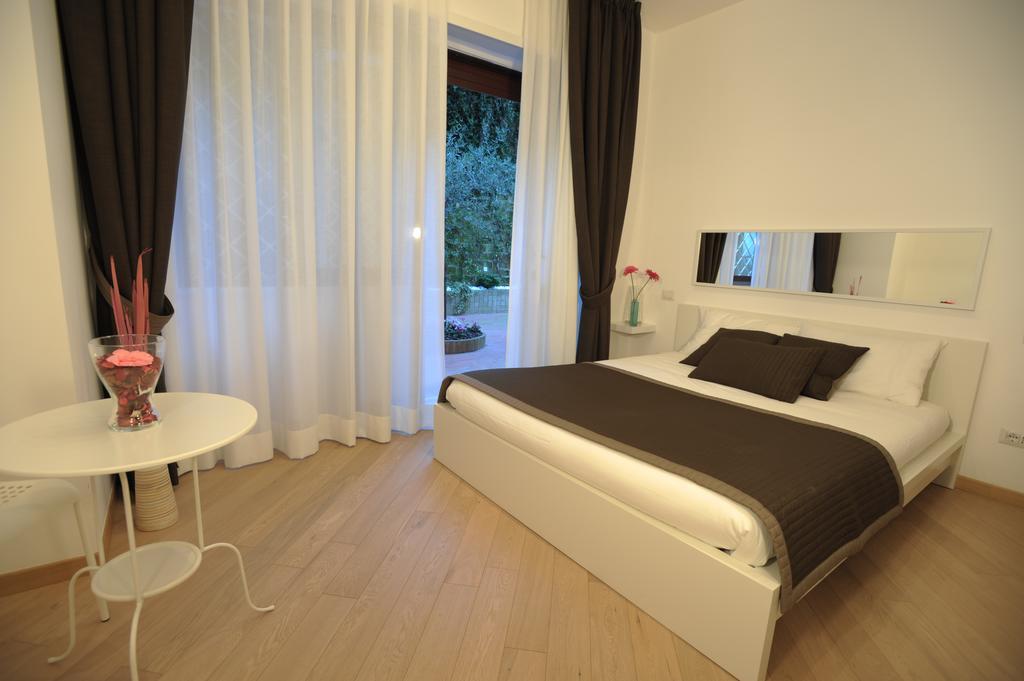 Home Under The Dome Rom Zimmer foto