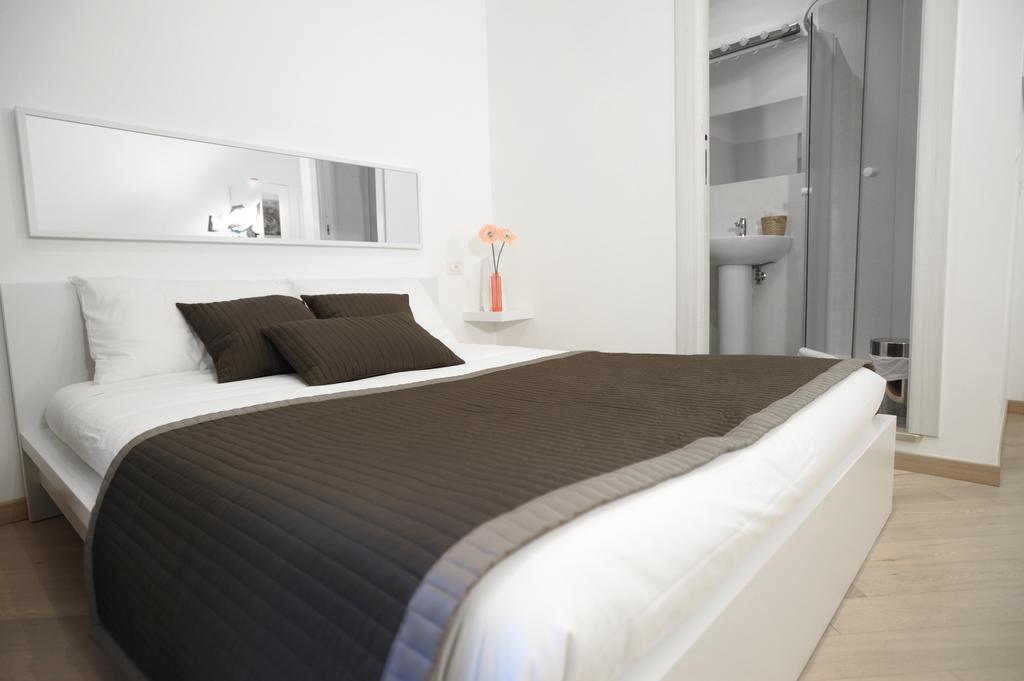 Home Under The Dome Rom Zimmer foto