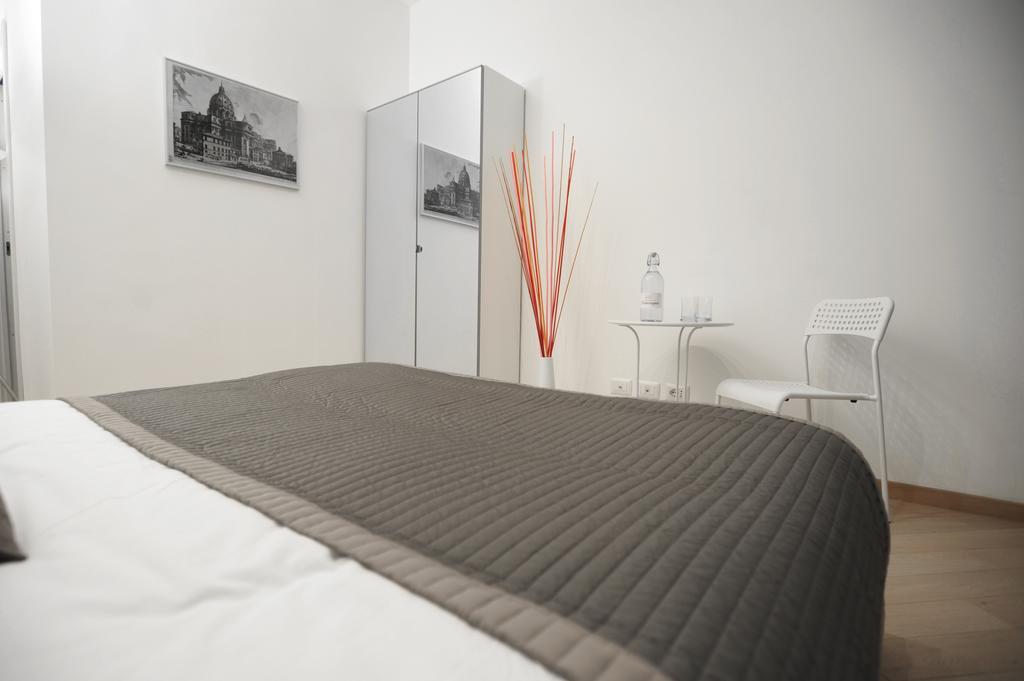 Home Under The Dome Rom Zimmer foto