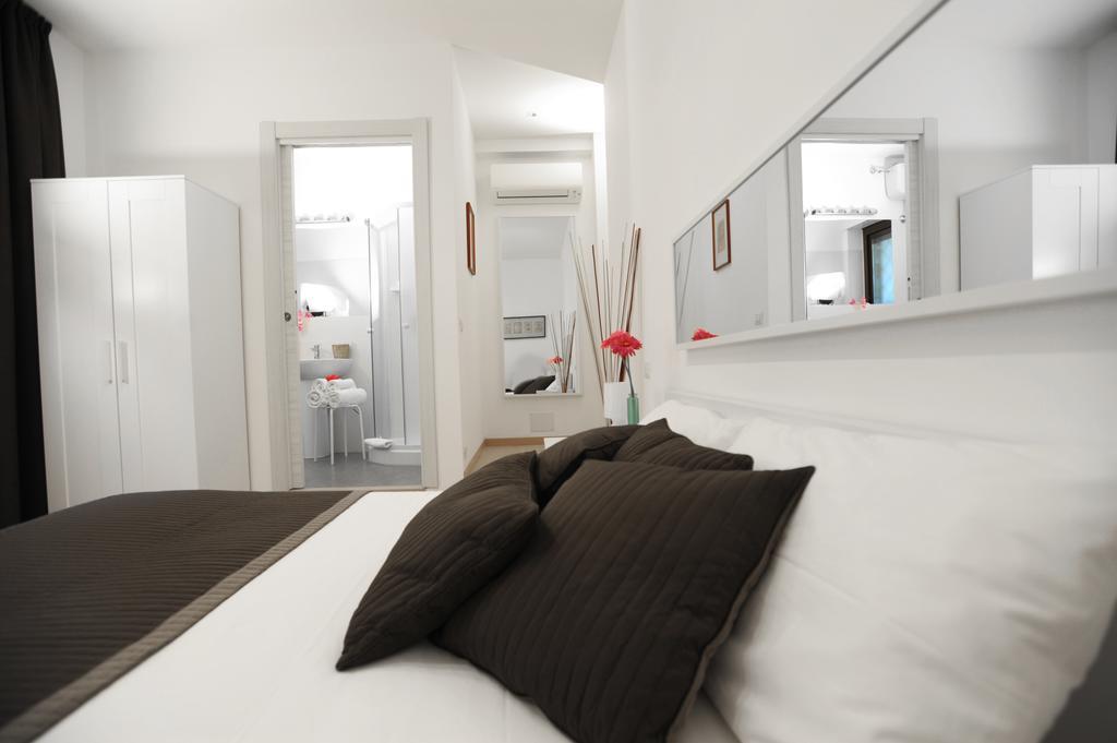 Home Under The Dome Rom Zimmer foto