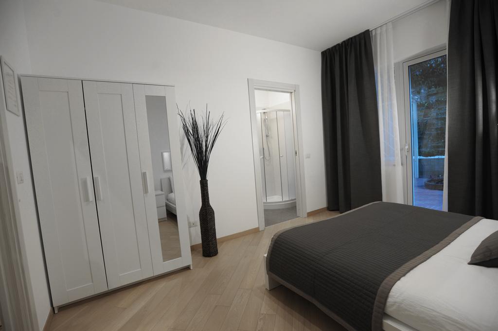 Home Under The Dome Rom Zimmer foto